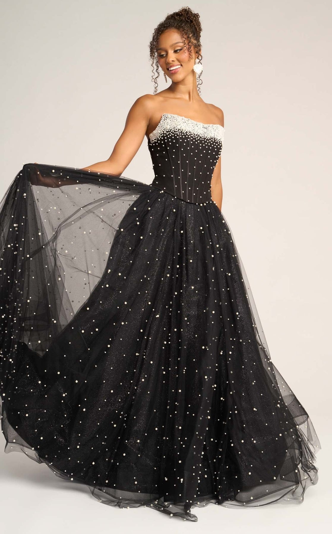 How Pearls are Replacing Rhinestones on 2026 Formal Gowns