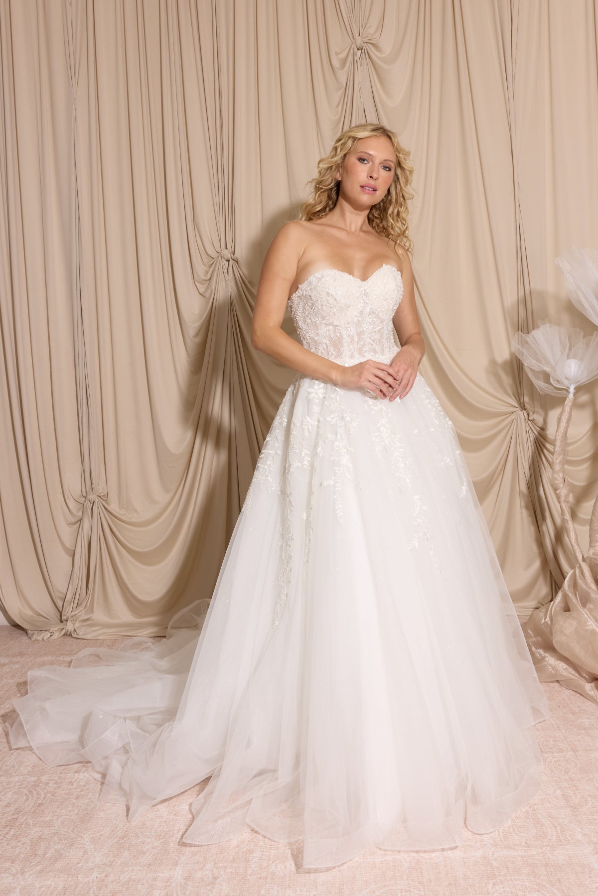 Off White Off-the-Shoulder Floor-Length Tulle Bridal Dress Lace Eureka Fashion EK155