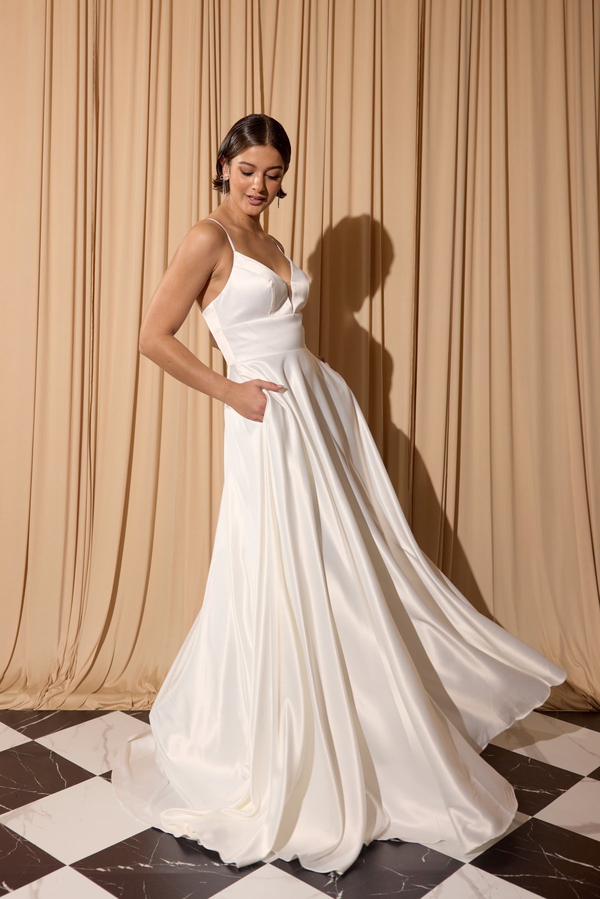 Off White V-Neck Floor-Length Satin Wedding Bridal Gown with Pockets Eureka Fashion EK190