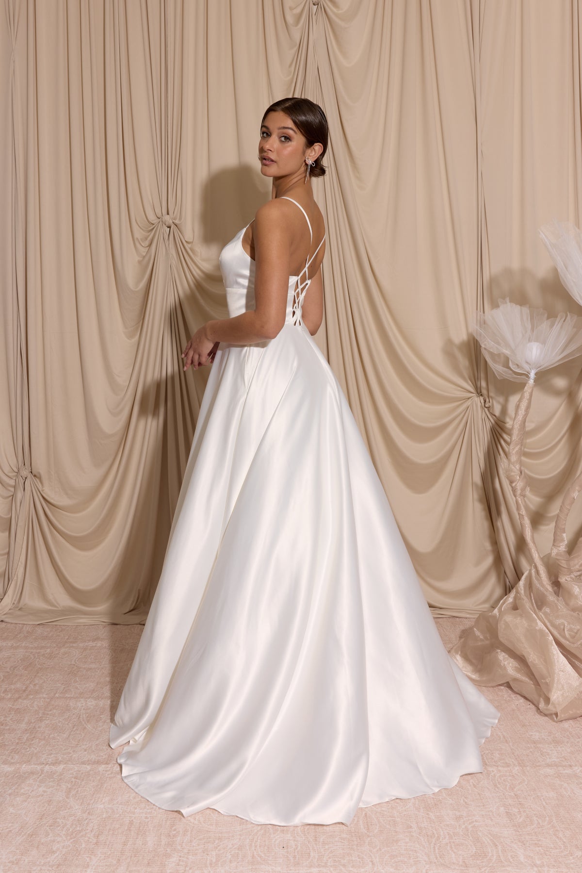 Off White V-Neck Floor-Length Satin Wedding Bridal Gown with Pockets Eureka Fashion EK190