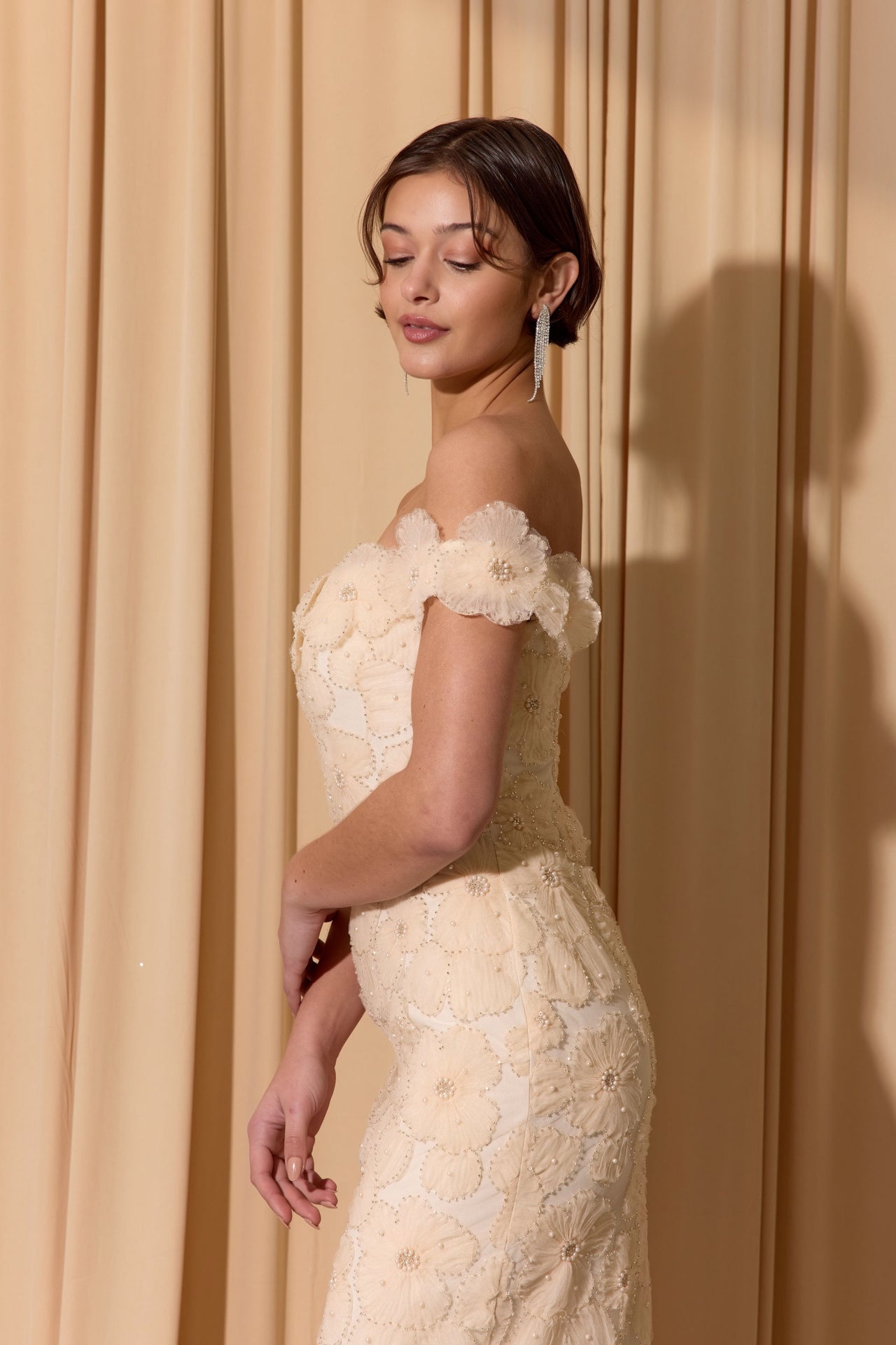 Cream Off-the-Shoulder Floor-Length Lace Formal Floral Applique Gown Eureka Fashion EK205