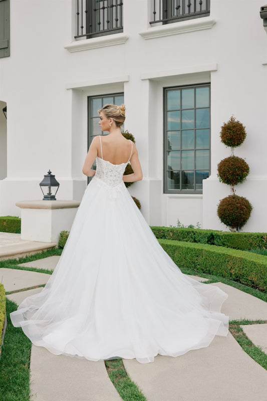 Wedding Dresses A Line Lace Applique Long Wedding Dress Nox Anabel JE1059 White