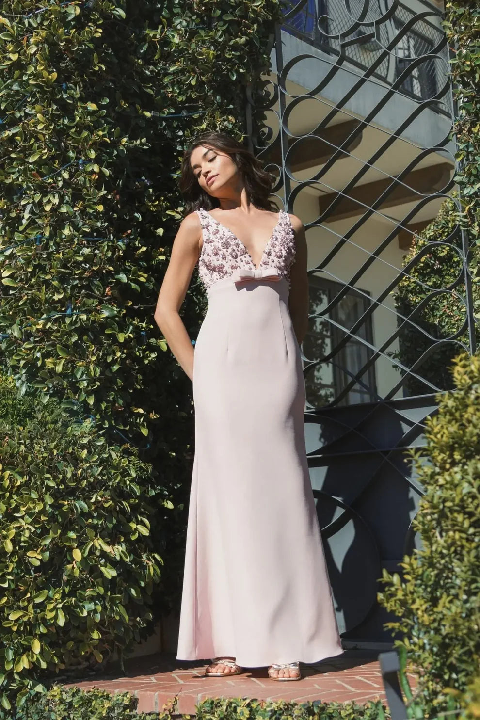 V-Neck Floor-Length Crepe Formal Sheath/Column Mac Duggal 992278P
