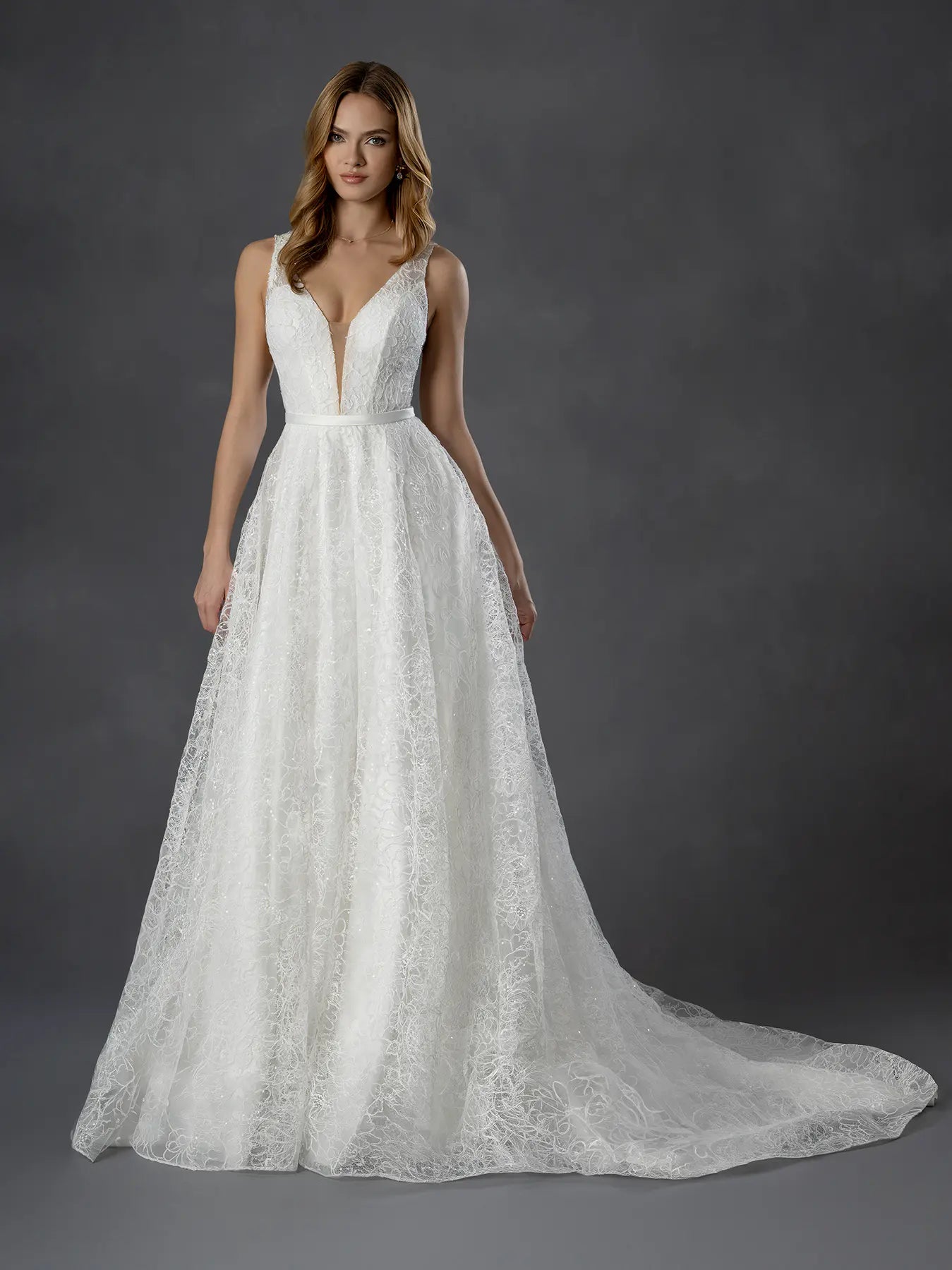 Off White V-Neck Floor-Length Lace Wedding Dress A-Line Gown