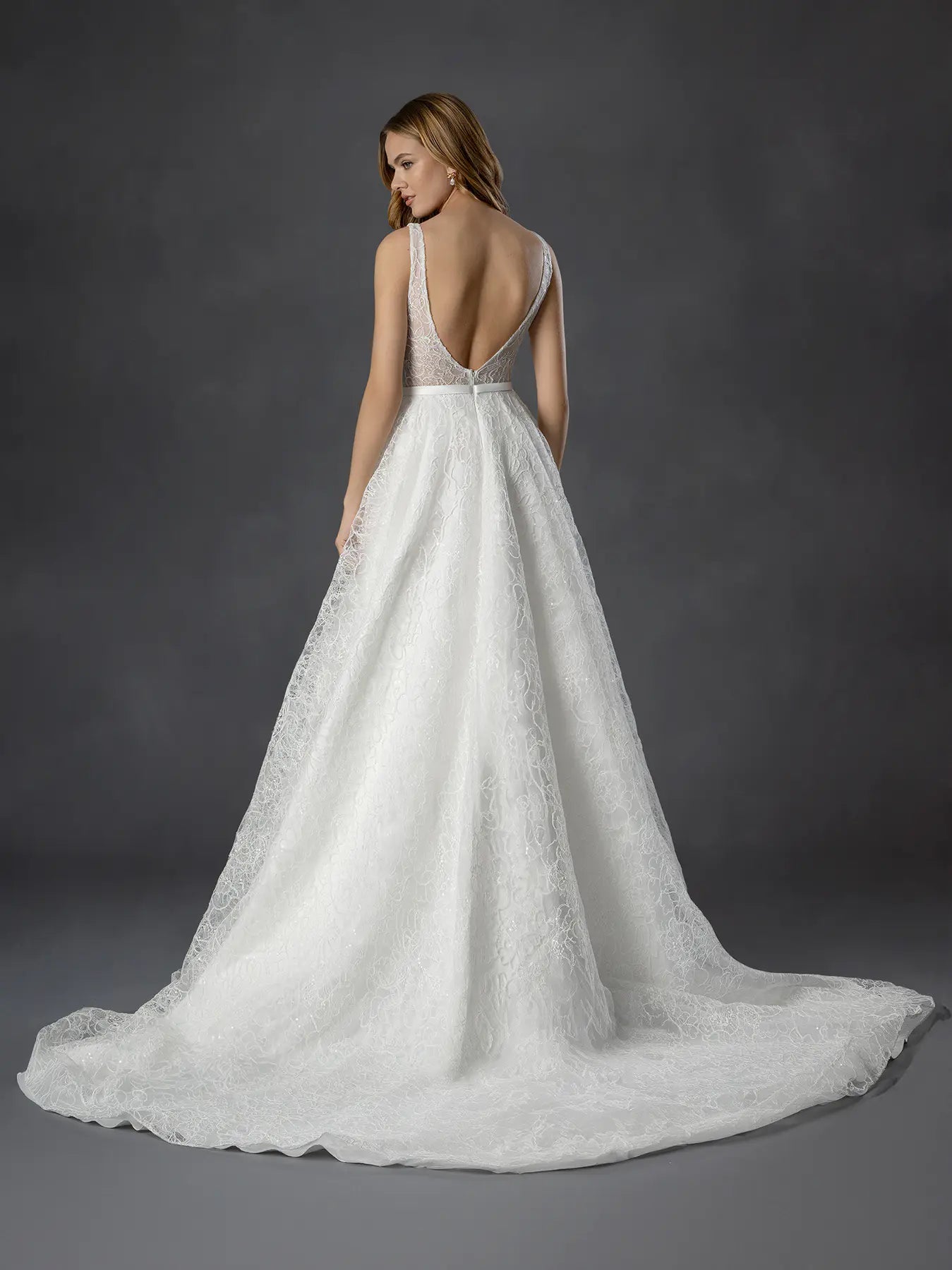 Off White V-Neck Floor-Length Lace Wedding Dress A-Line Gown