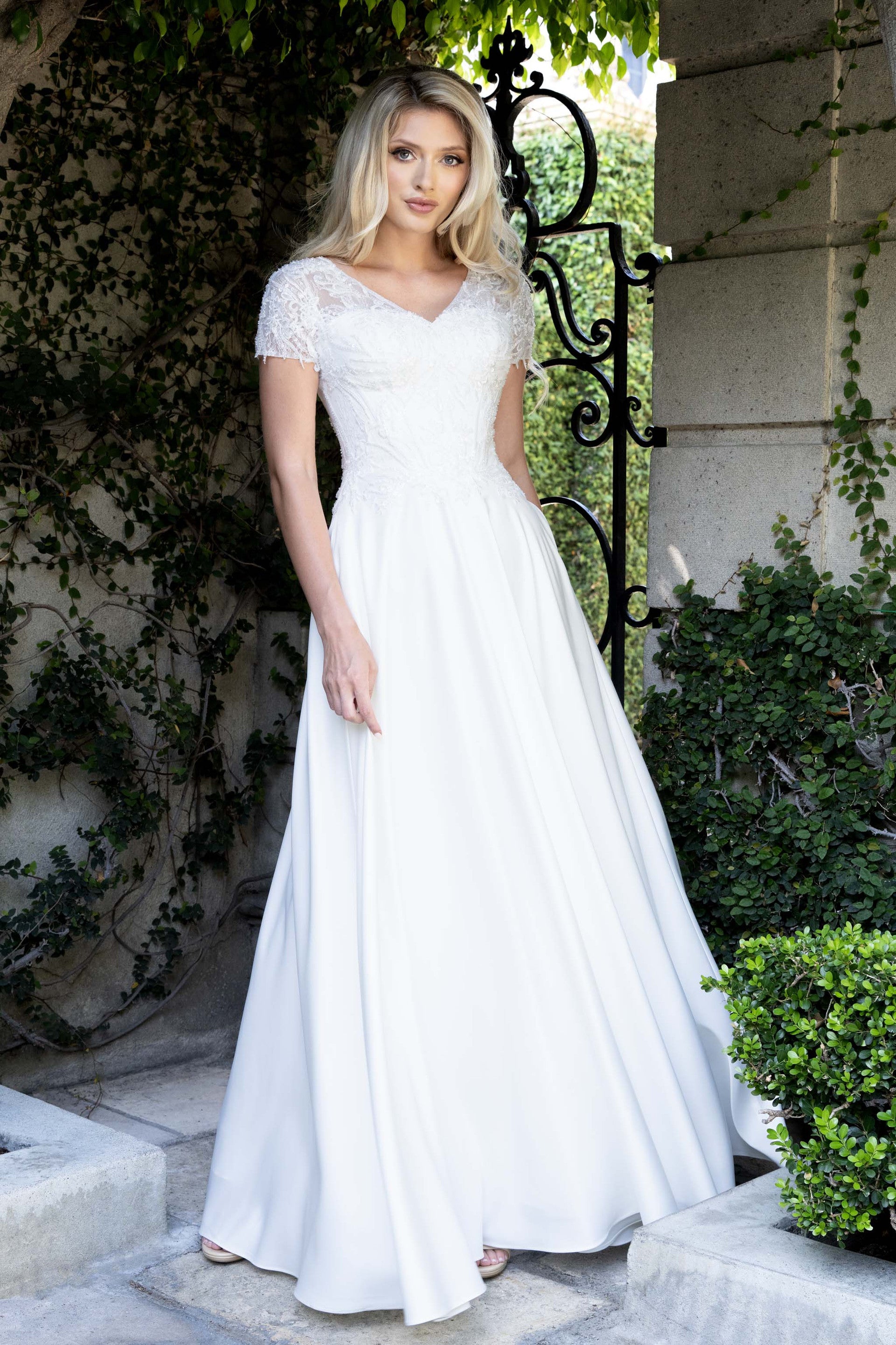 V-Neck Floor-Length Lace Wedding A-Line Lenovia 8419