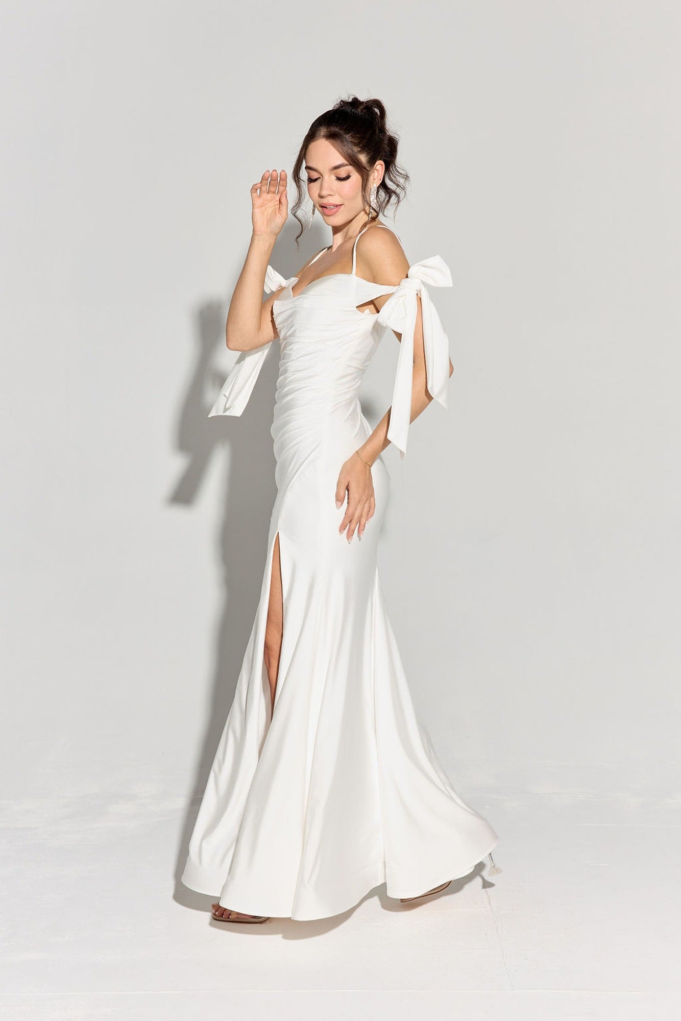 Wedding Dresses Long Fitted Wedding Bridal Dress Eureka Fashion 9181 Off White