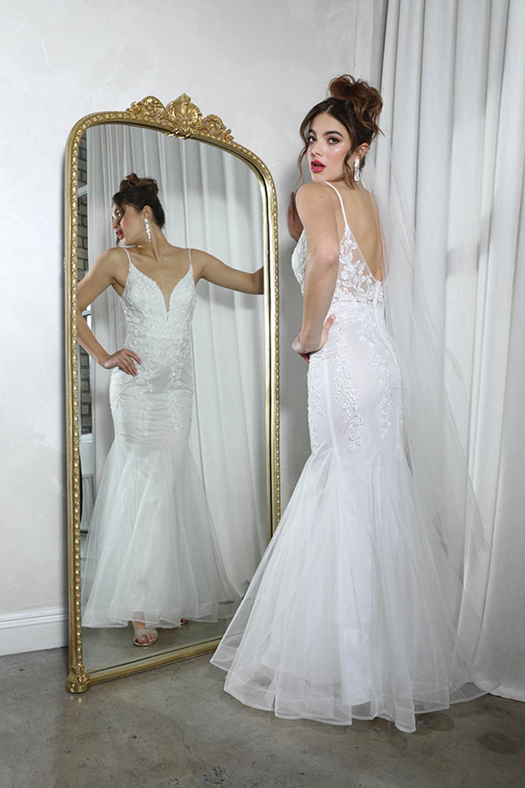 Wedding Dresses Mermaid Long Fitted Lace Applique Wedding Dress Eureka Fashion 9998 Off White
