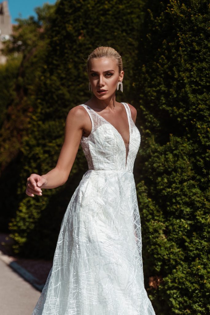 V-Neck Floor-Length Tulle Wedding A-Line Gown - Tina Holly TYBB003