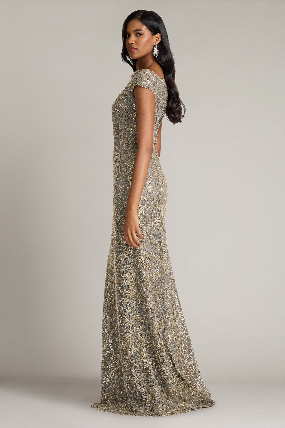 Bateau Floor-Length Lace Formal Sheath/Column Tadashi Shoji CJI90602L