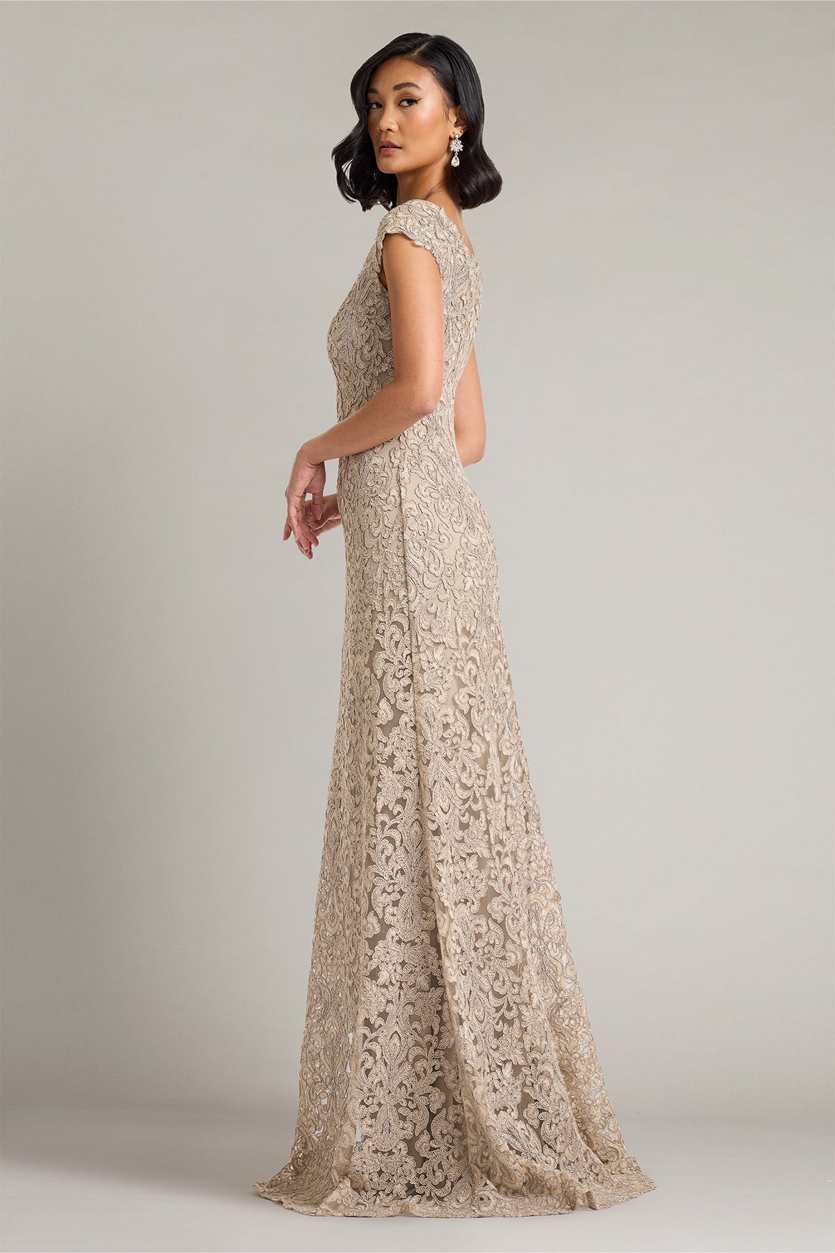 Bateau Floor-Length Lace Formal Sheath/Column Tadashi Shoji CKC90602L