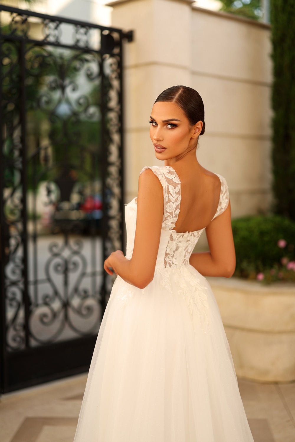 Wedding Dresses A Line Long Bridal Gown Lace Applique Wedding Dress Off White