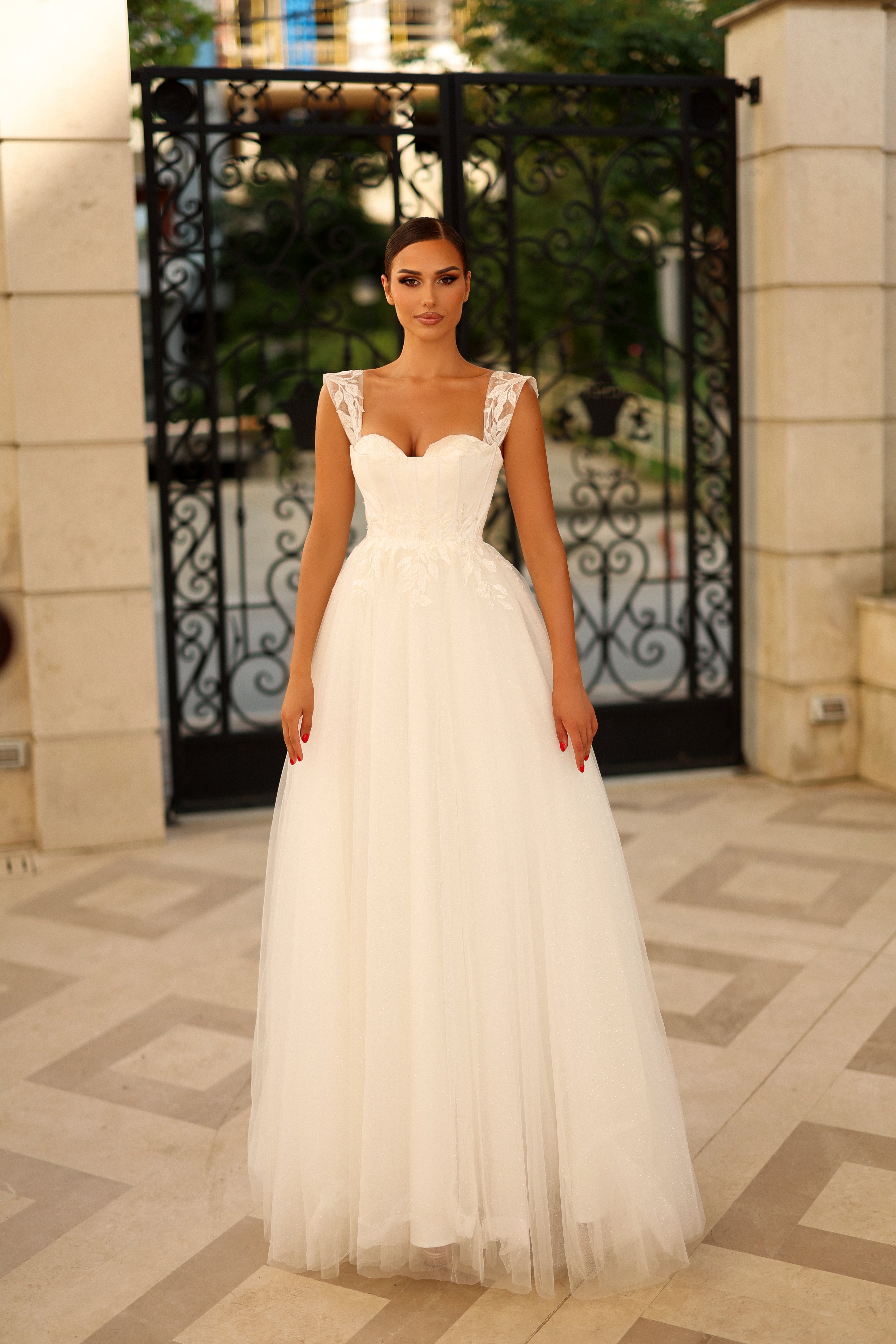 Wedding Dresses A Line Long Bridal Gown Lace Applique Wedding Dress Off White