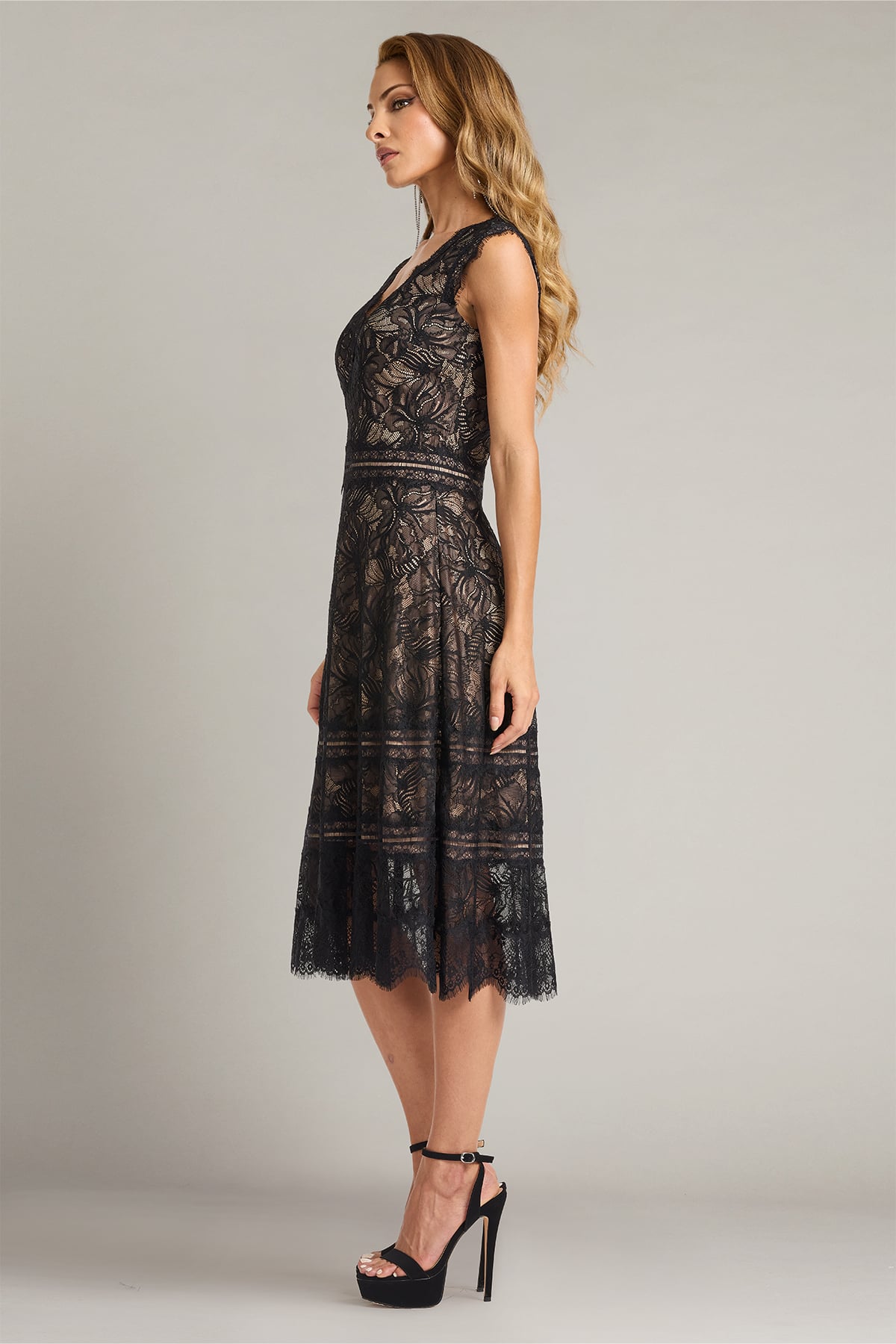 Black/Nude V-Neck Knee-Length Lace Cocktail Dress with Scalloped Hem Tadashi Shoji CKI26364M