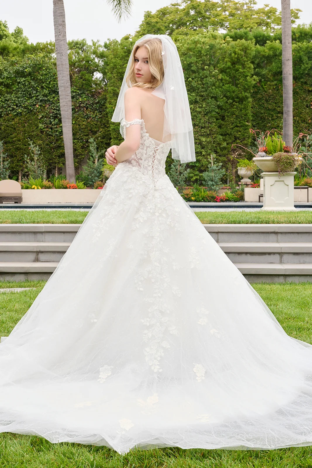 Sweetheart Floor-Length Lace Wedding Gown GLS GL3839