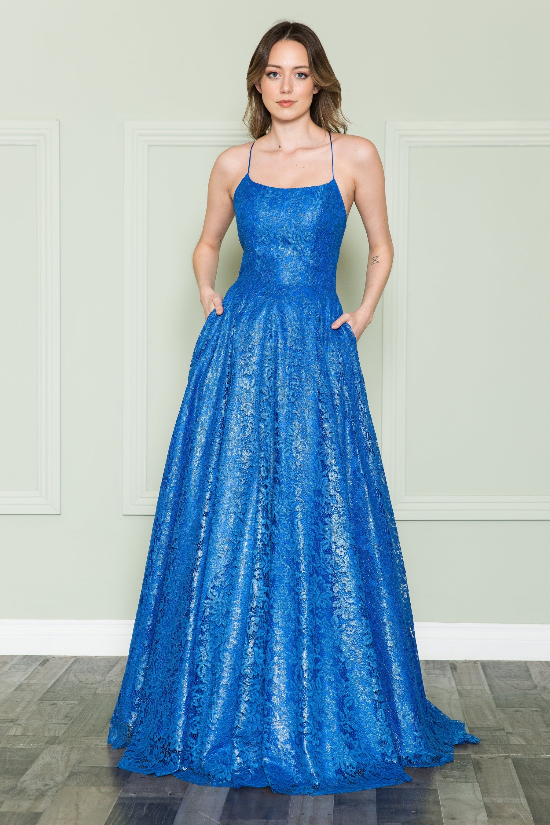 Royal Scoop Neck Floor-Length Lace Evening Gown with Open Back Poly USA 8862