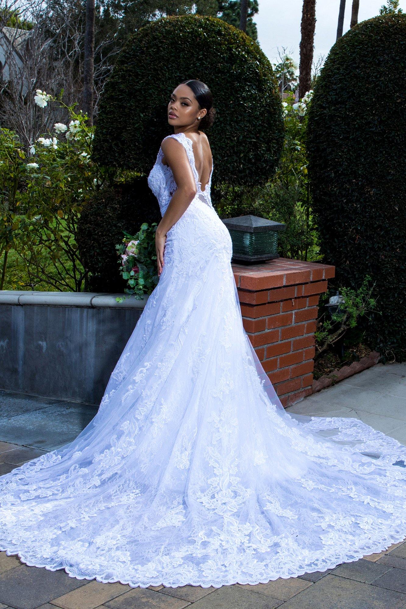 Long Mermaid Tail Lace Wedding Gown