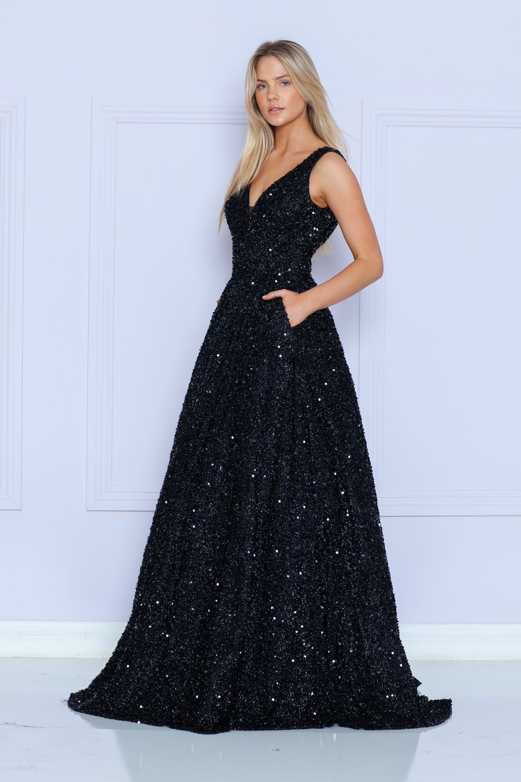 Black V-Neck Floor Length Velvet Prom Dress with Sweep Train A-line Formal Gown Poly USA 9168
