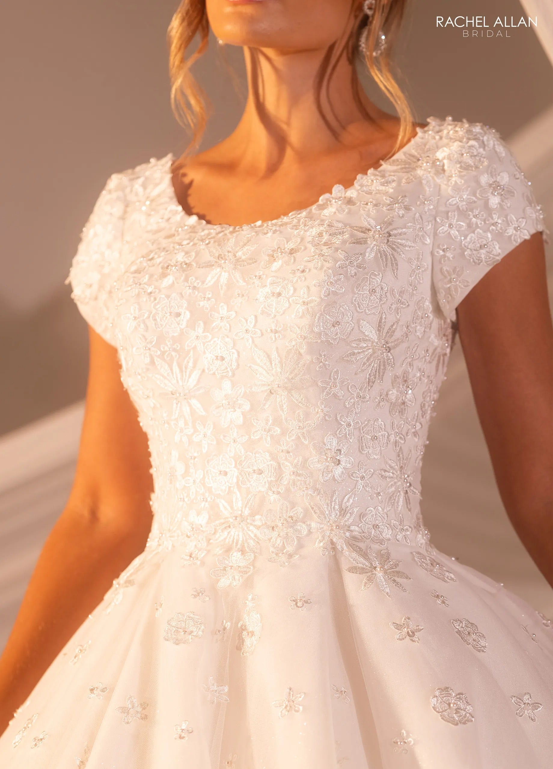 Ivory Scoop Neck Floor-Length Tulle Wedding Dress Ball Gown with Cap Sleeves Rachel Allan RB7010