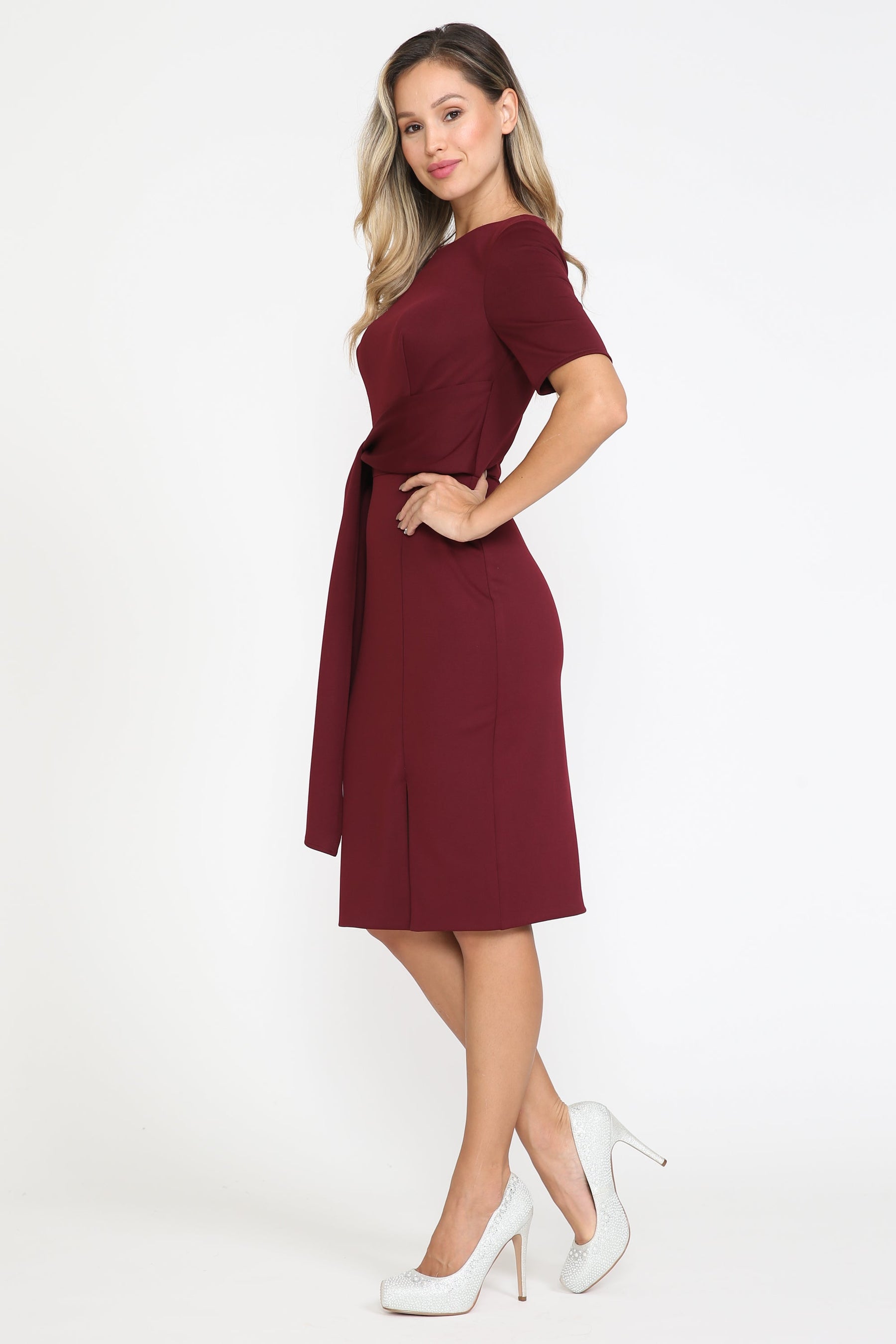 Burgundy Bateau Knee-Length Scuba Cocktail Sheath Dress with Tie-Waist and Short Sleeves Poly USA 8524