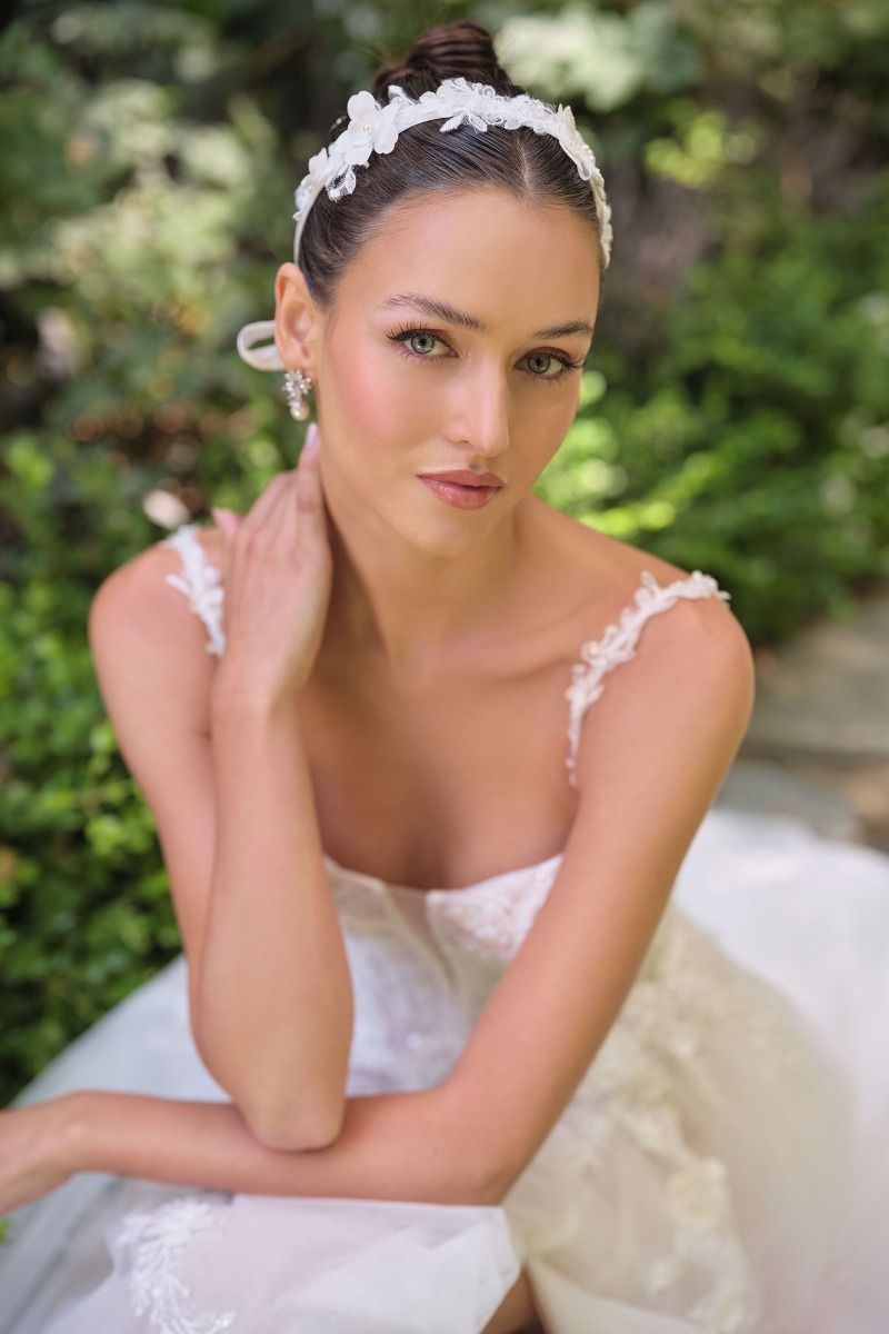 Wedding Dresses Long Bridal Gown 3D Floral Lace Applique Wedding Dress Off White Nude