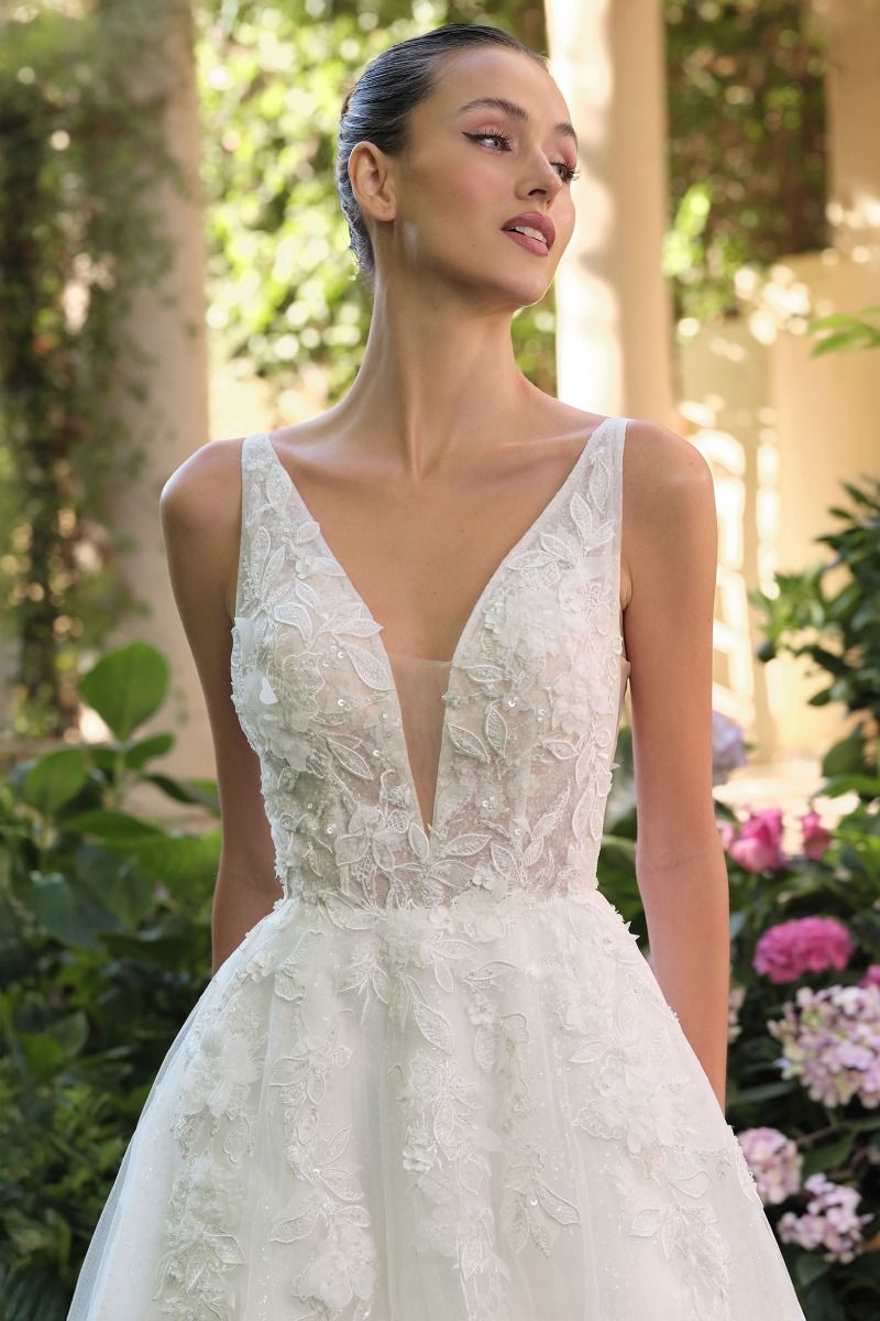 Wedding Dresses Long A Line Bridal Gown Lace Applique Wedding Dress Off White