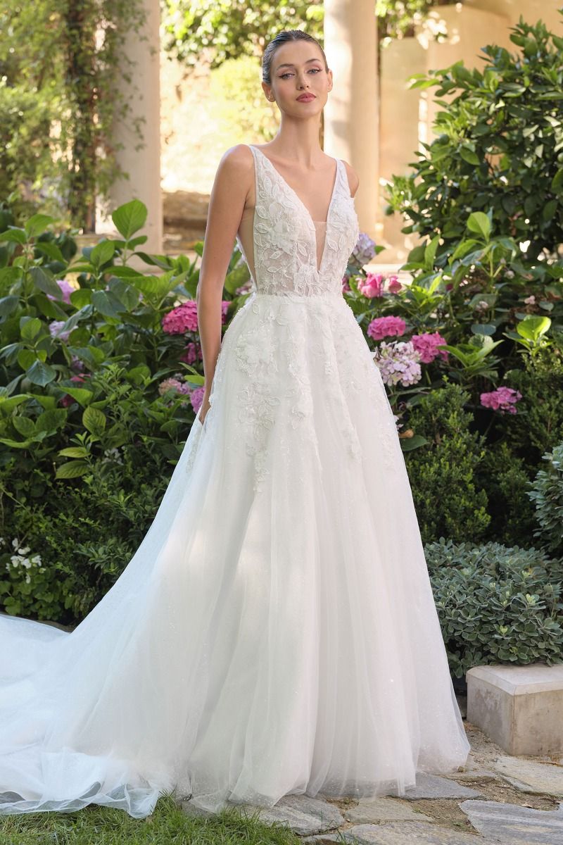 Wedding Dresses Long A Line Bridal Gown Lace Applique Wedding Dress Off White