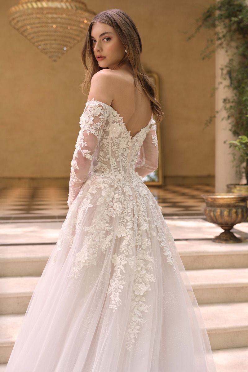 Wedding Dresses 3D Floral Applique Bridal Wedding Dress Off White Nude