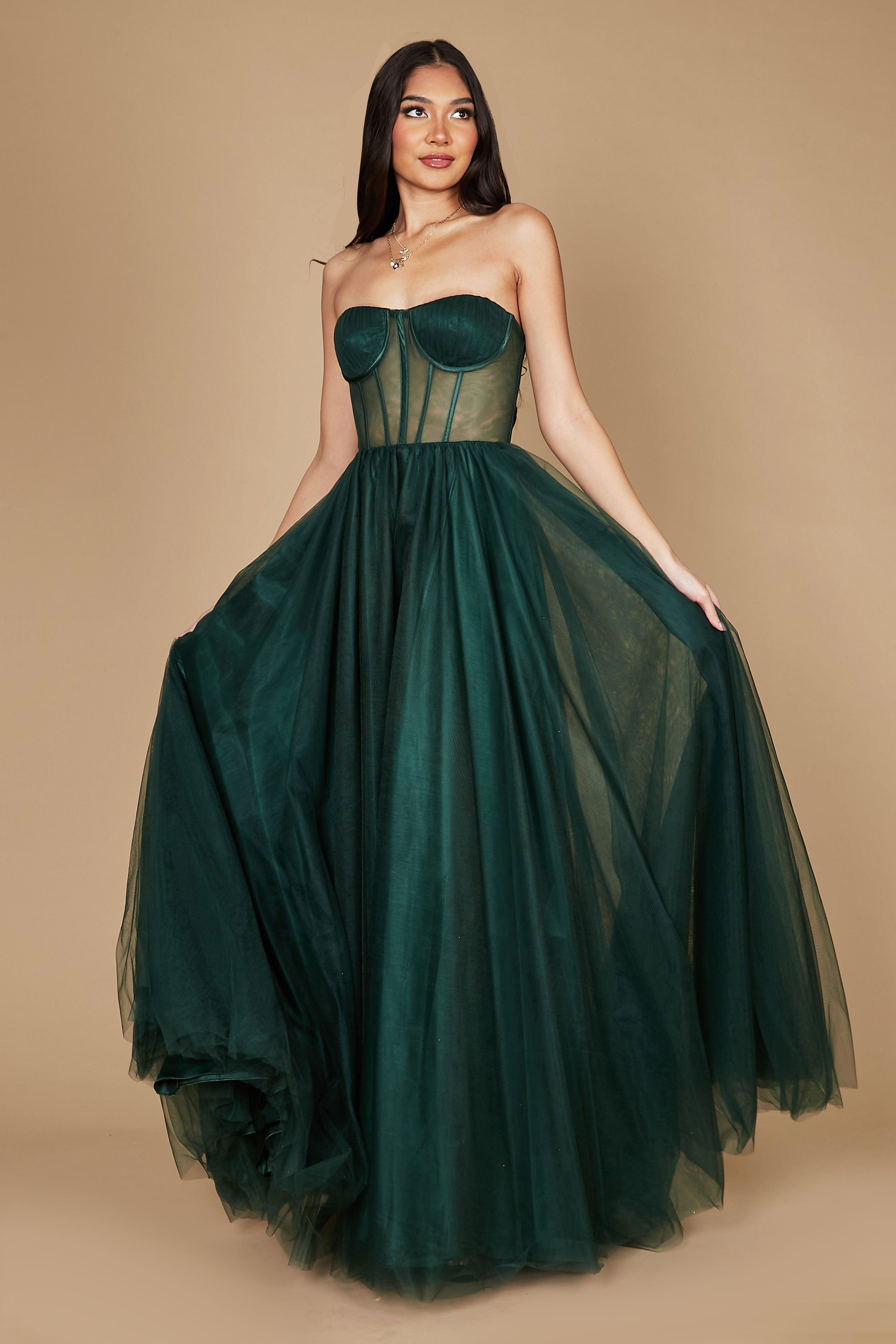 What Is Prom and Why Do We Celebrate It? – The Dress Outlet