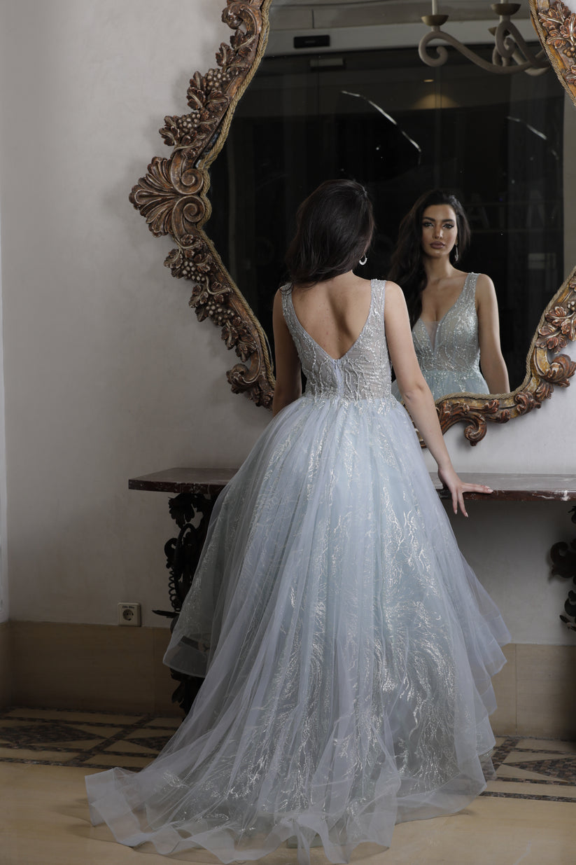 Pastel Blue Magic: Channeling Pamela Anderson’s Fairy Tale Dress for Prom