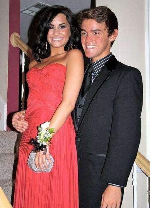 Celebrities at Prom - The Dress Outlet