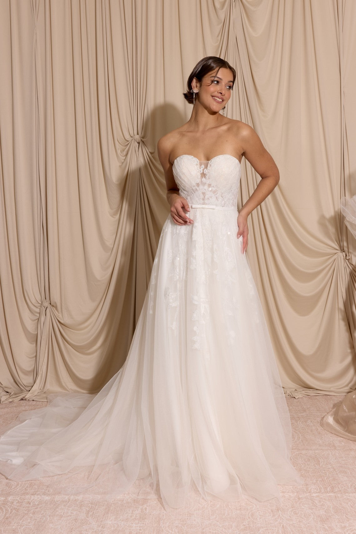Strapless Curved Neck Floor-Length Tulle Wedding A-Line Eureka Fashion 165