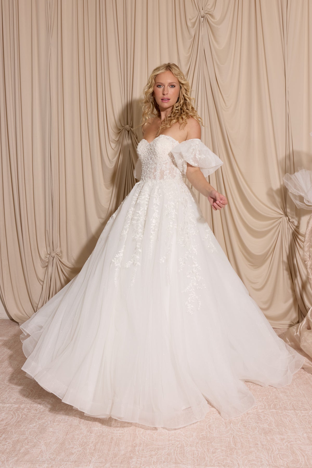 Off White Off-the-Shoulder Floor-Length Tulle Bridal Dress Lace Eureka Fashion EK155