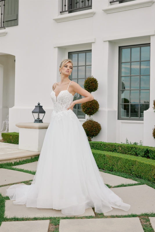 Wedding Dresses A Line Lace Applique Long Wedding Dress Nox Anabel JE1059 White
