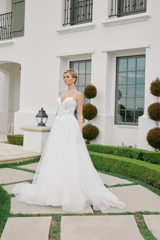 Wedding Dresses A Line Lace Applique Long Wedding Dress Nox Anabel JE1059 White