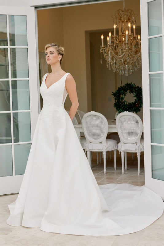 Wedding Dresses Long A Line Lace Applique Wedding Dress Nox Anabel JW1049 White