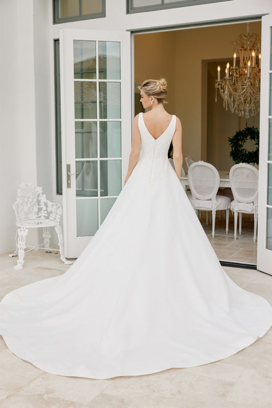 Wedding Dresses Long A Line Lace Applique Wedding Dress Nox Anabel JW1049 White