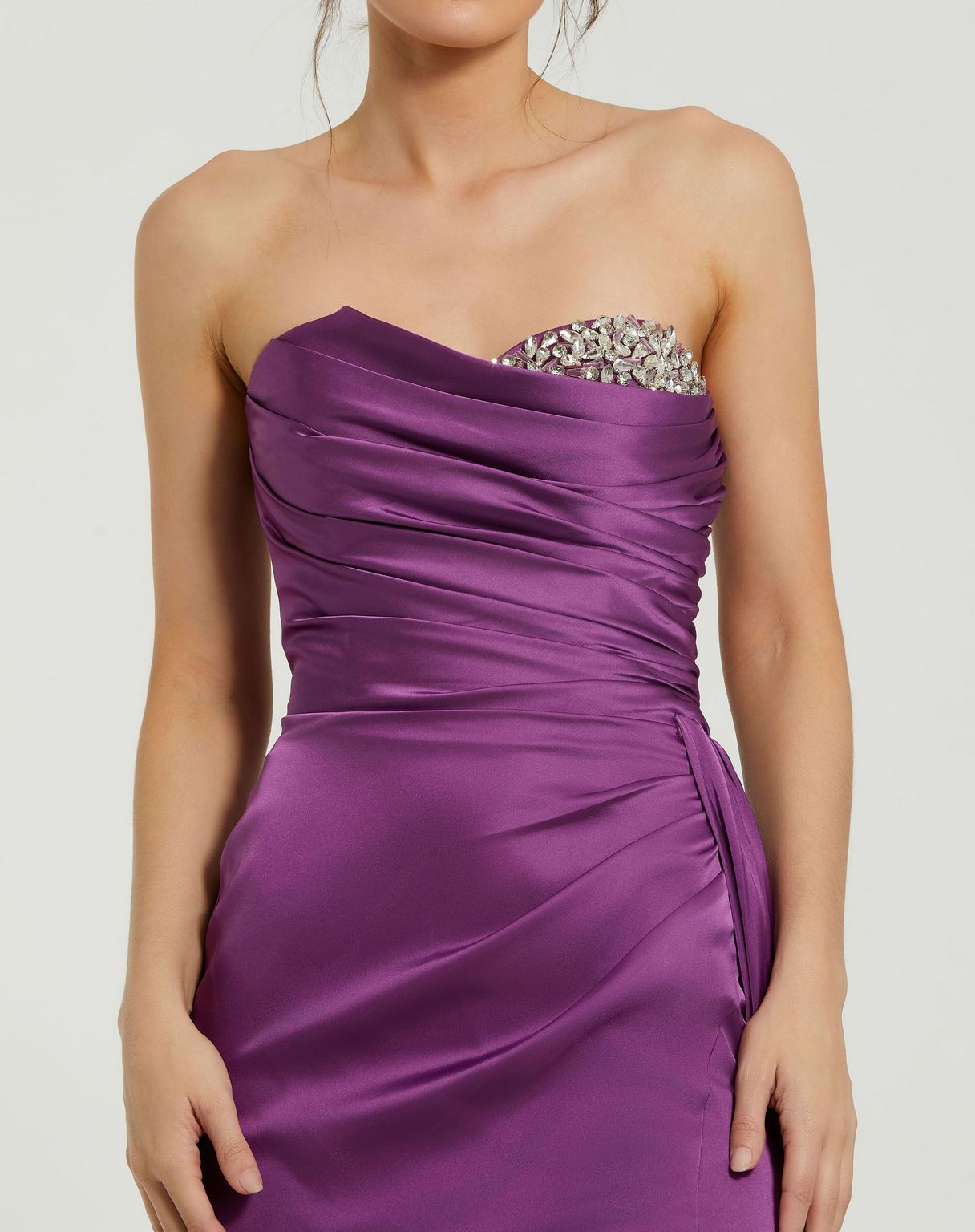 Mac Duggal - Green Strapless Embellished Sweetheart Neckline Satin Gown - US 2 Mac Duggal - Green Strapless Embellished Sweetheart Neckline Satin Gown - US 2