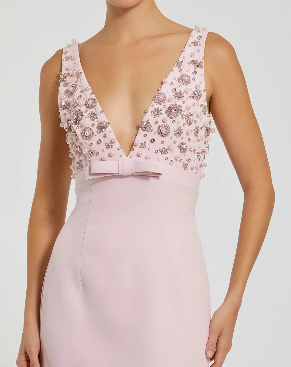 V-Neck Floor-Length Crepe Formal Sheath/Column Mac Duggal 992278P