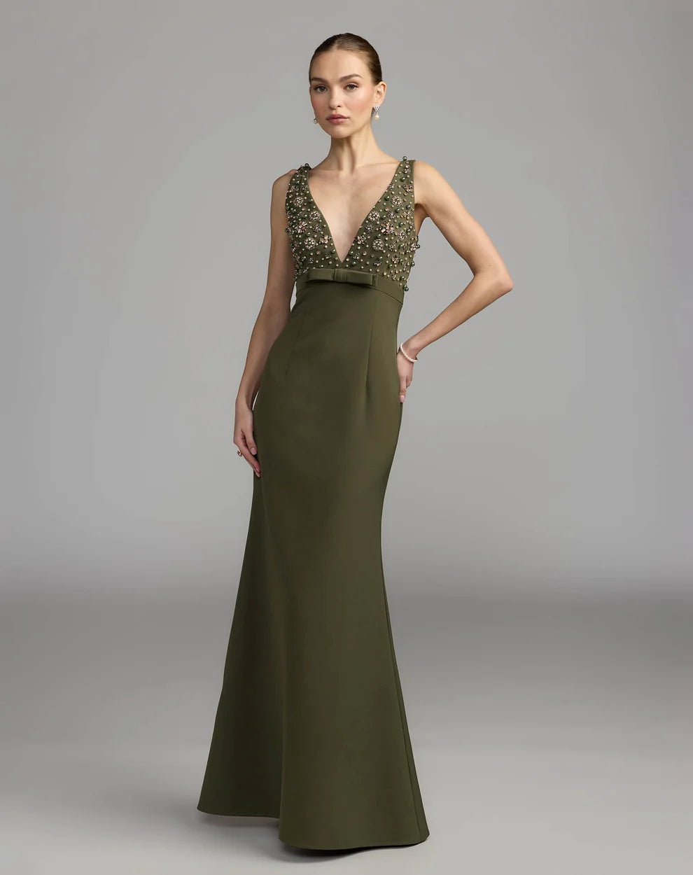 V-Neck Floor-Length Crepe Formal Sheath/Column Mac Duggal 992278P
