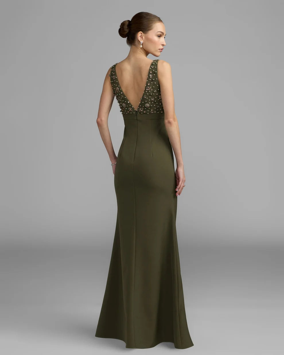 V-Neck Floor-Length Crepe Formal Sheath/Column Mac Duggal 992278P