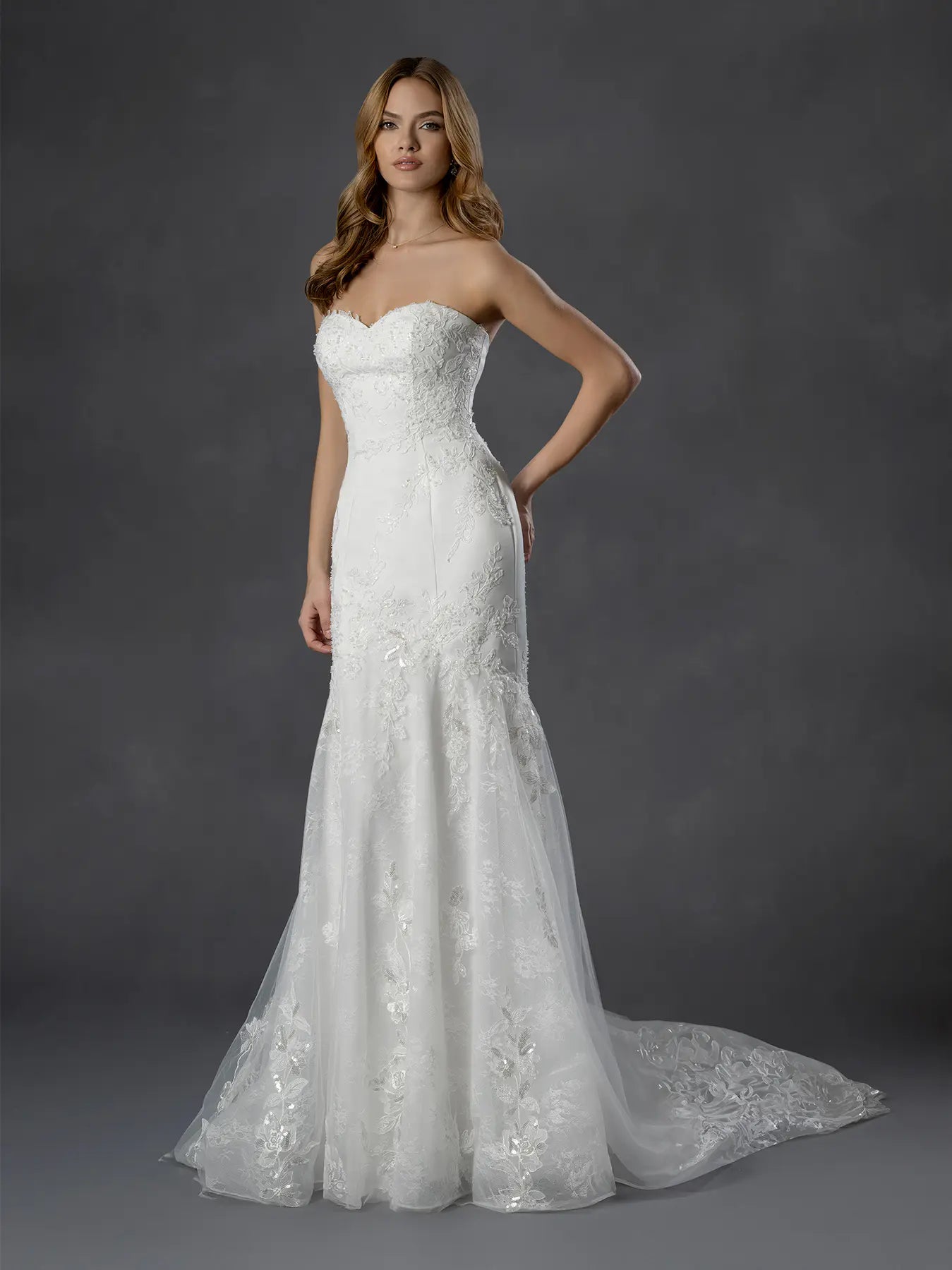 Off White Sweetheart Floor-Length Lace Wedding Dress Mermaid Gown