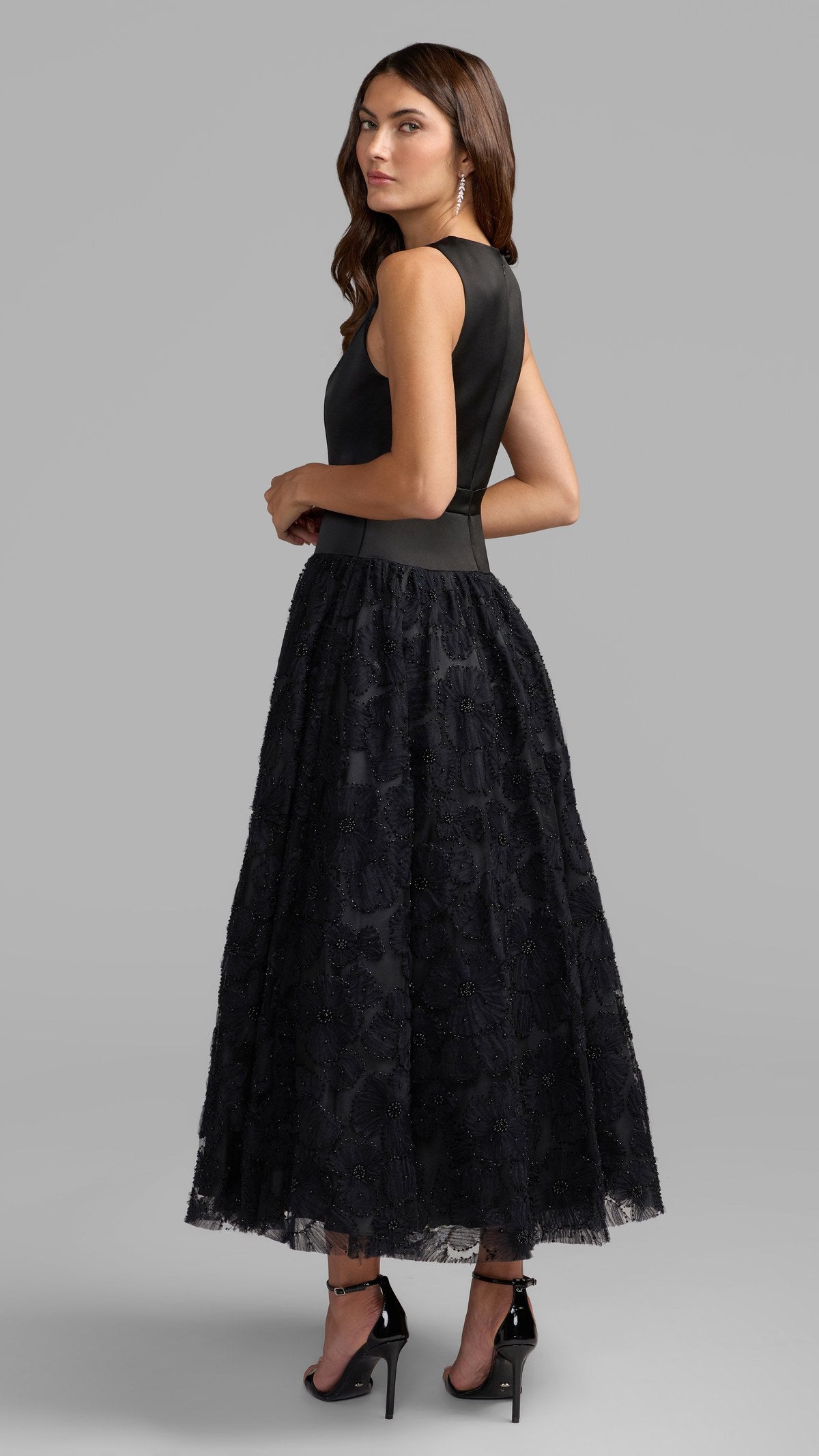 Mac Duggal style 56285 in Black, back view