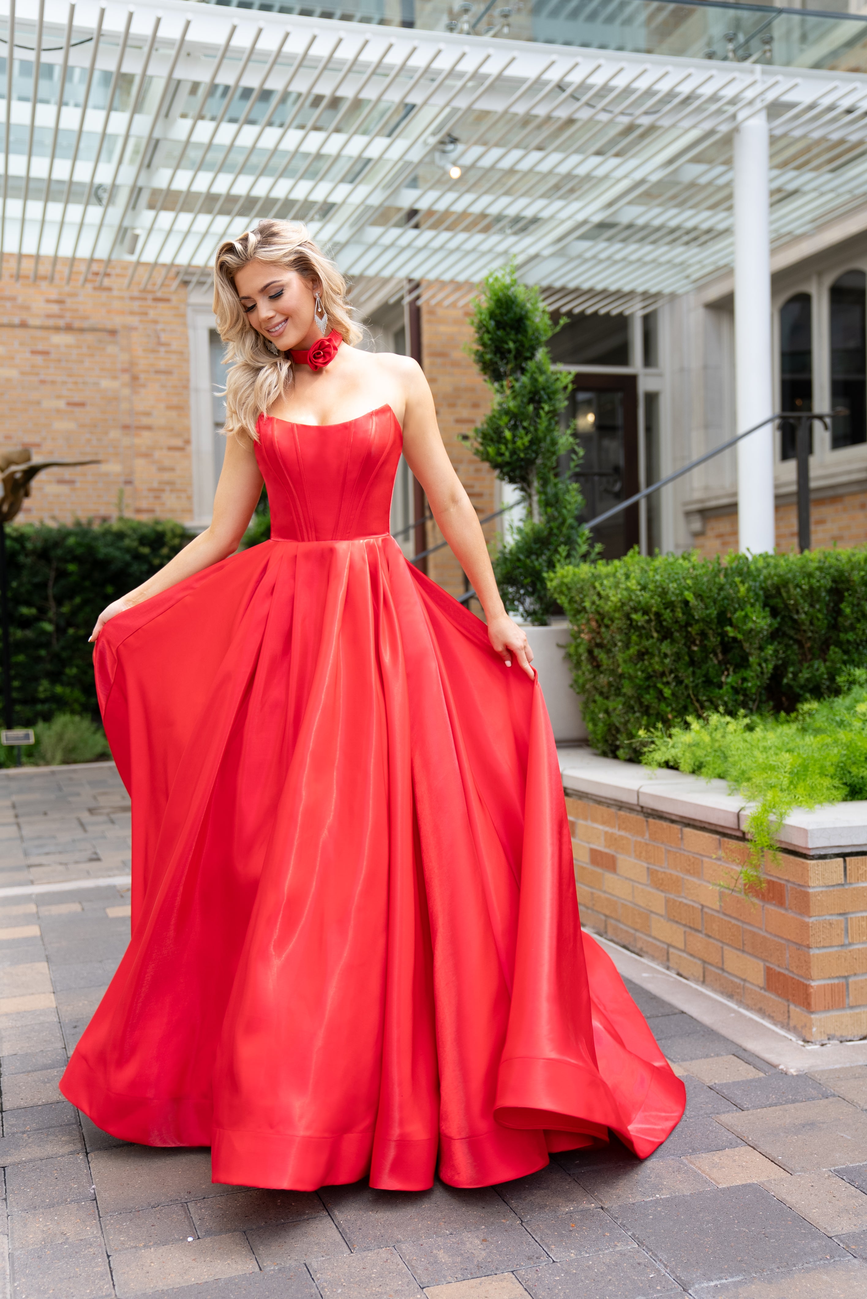Ball Gown Apple Red Color Dresses Elegant Red V-Neck Overskirt Lace Applique Prom Dresses Ball Gown Apple Red Color Dresses Elegant Red V-Neck Overskirt Lace Applique Prom Dresses