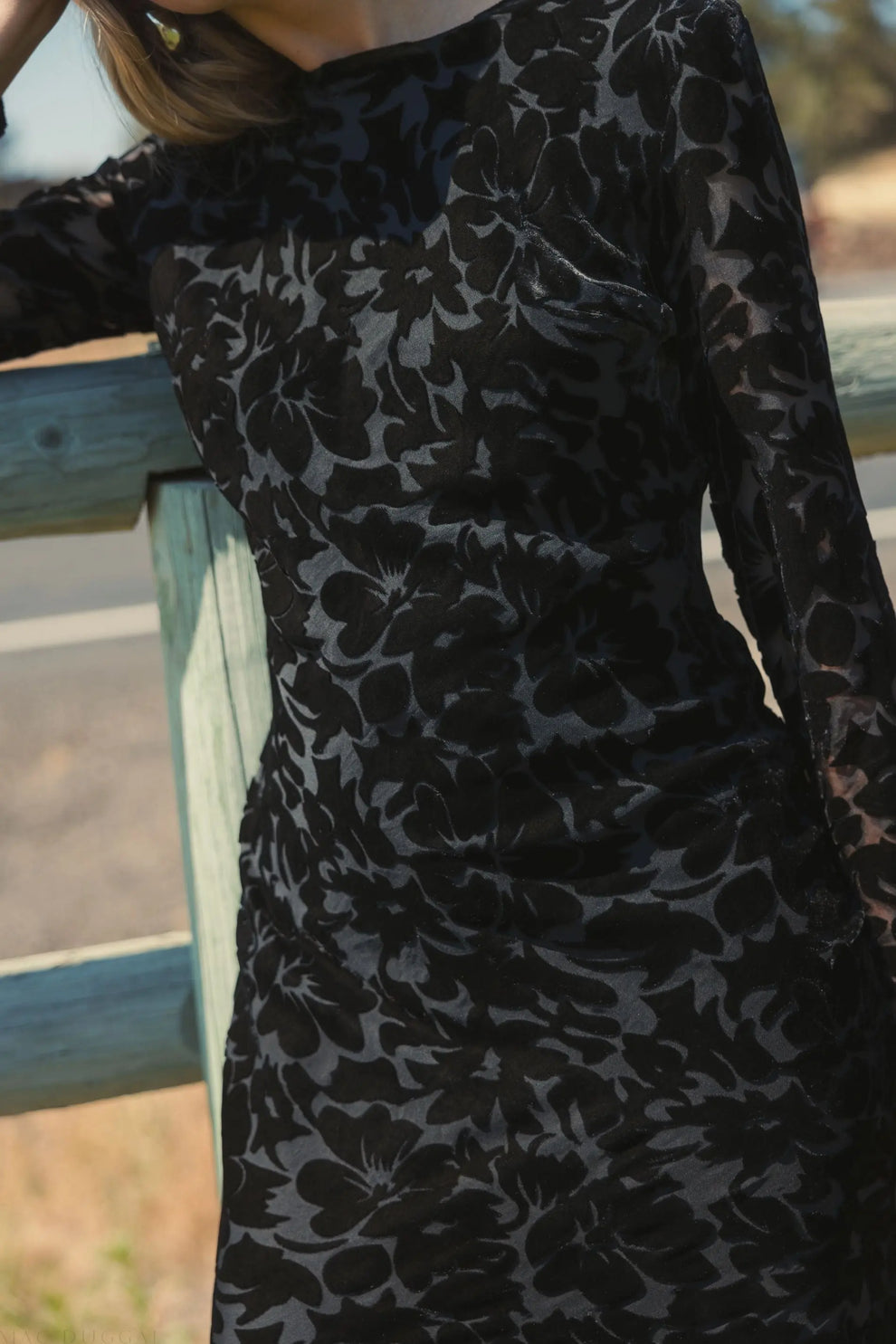 Black High-Neck Tea-Length Velvet Cocktail Dress with Long-Sleeve Mac Duggal 81129