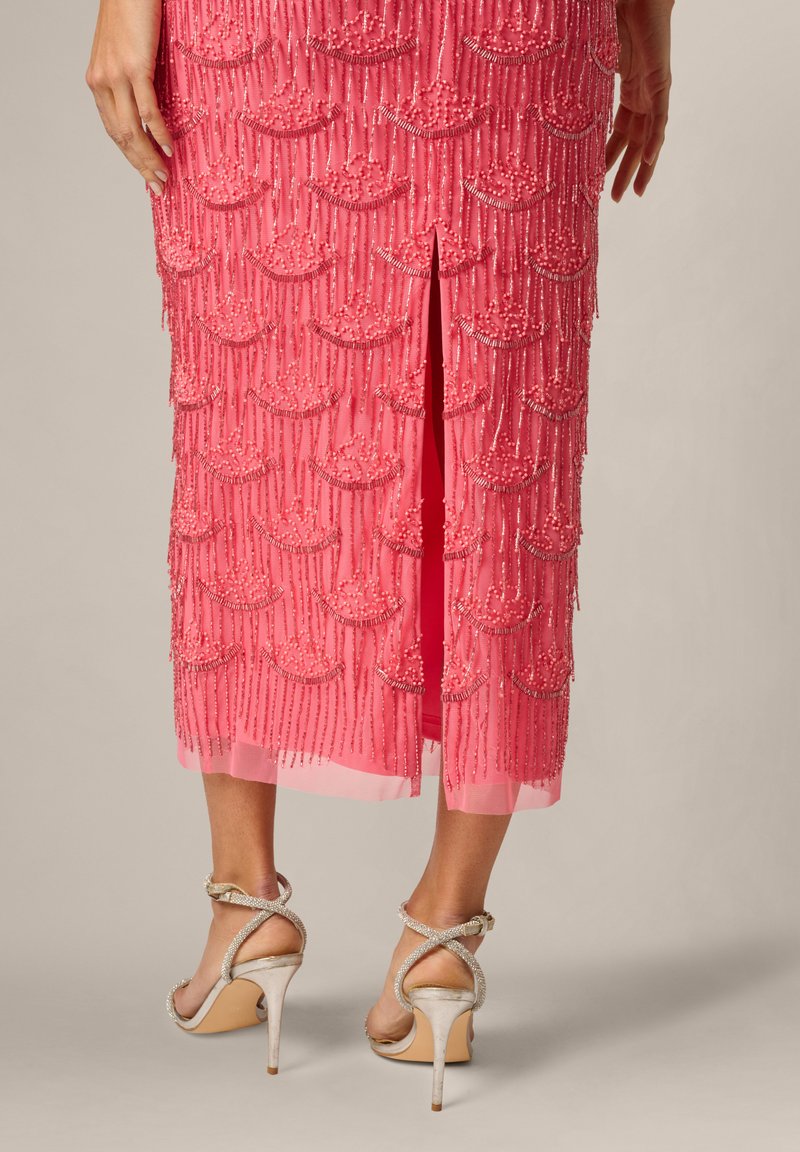 Adrianna Papell ADAE212969 Rouge - Hem detail