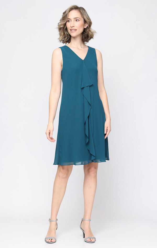 SL Fashions 9170761 V-Neck Knee-Length Chiffon Cocktail Dress Capelet