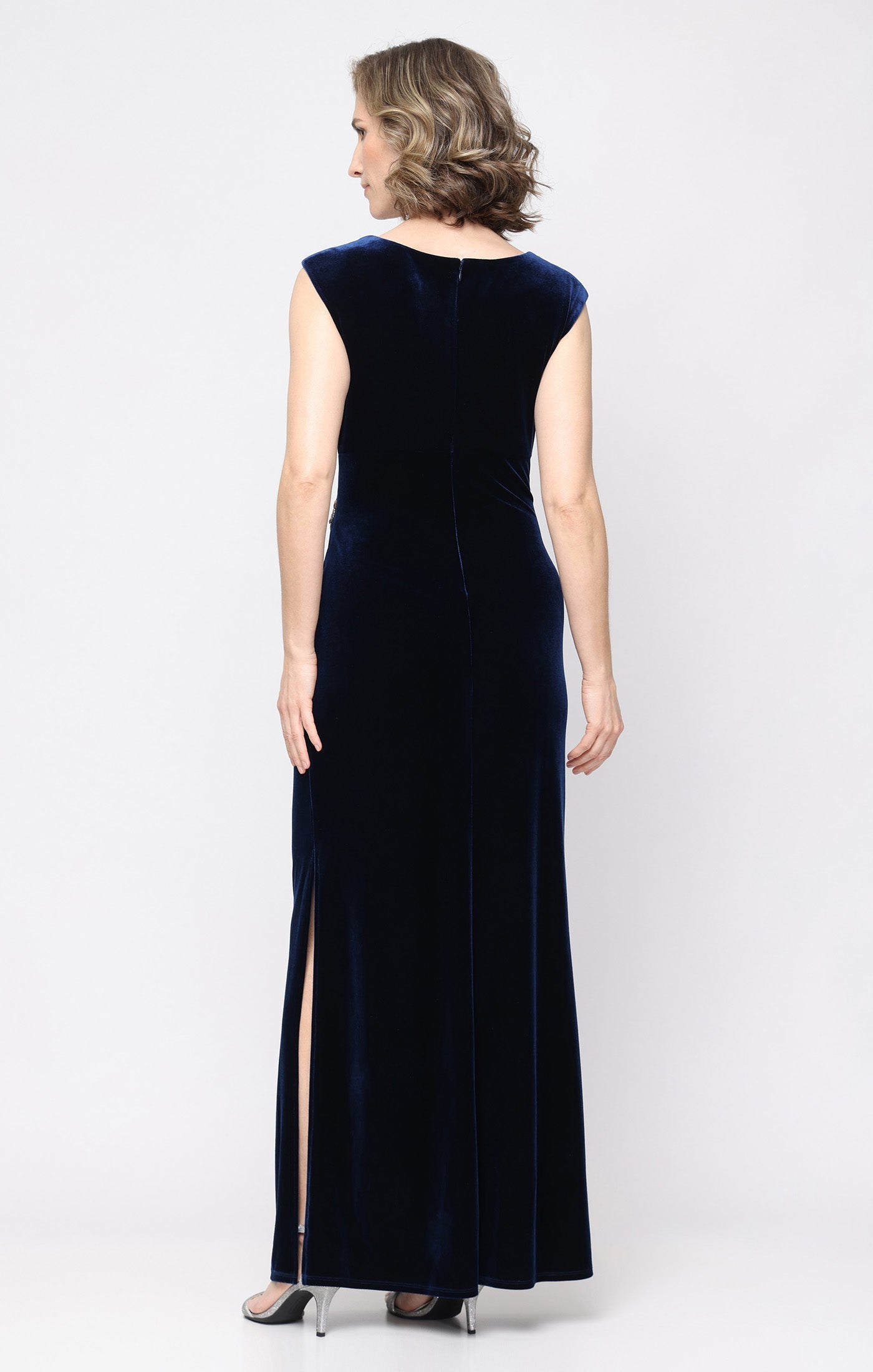 Imperial SL Fashions 9290179 V-Neck Floor-Length Velvet Evening Gown Brooch