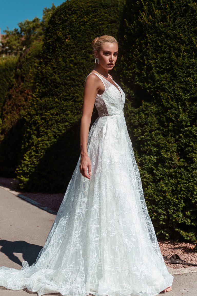V-Neck Floor-Length Tulle Wedding A-Line Gown - Tina Holly TYBB003