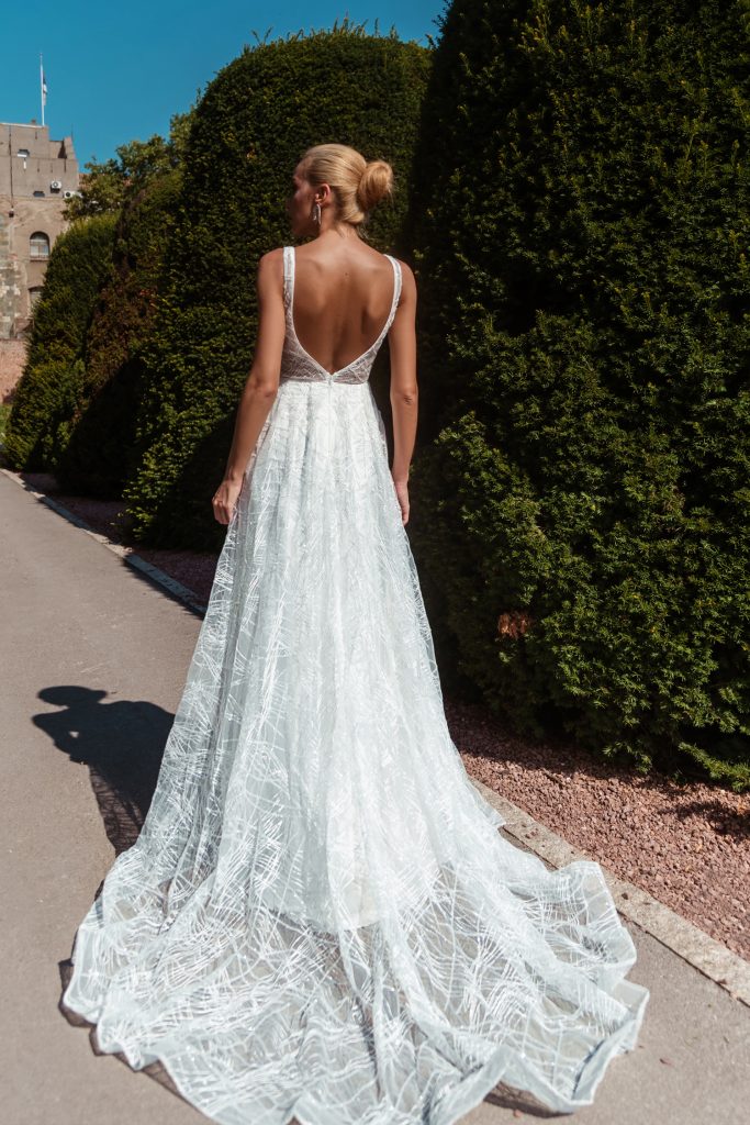 V-Neck Floor-Length Tulle Wedding A-Line Gown - Tina Holly TYBB003
